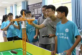 到大学去夏令营！湖南工程学院为乡村孩子定制“科技 红色”大餐图片