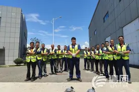青岛地铁有一群“小黑娃”烈阳下每日安全自查防火巡检图片
