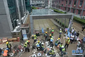 暴雨突袭下的生命接力——郑州万名医院患者大转移纪实图片
