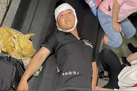 “我是军人，不要怕！”郑州暴雨中，休假武警战士救孕妇受重伤图片