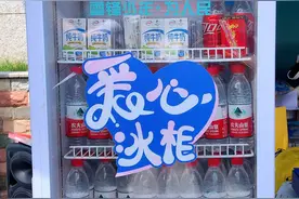 烈日炎炎，长沙“雷锋少年”送清凉图片