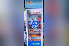 烈日炎炎，长沙“雷锋少年”送清凉图片