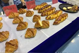 山东医药技师学院制作的面包，吃着真香！这里还有口红、护肤品…图片