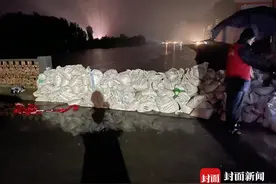 “00后”女大学生上抗洪一线：很揪心，想多做一点事图片