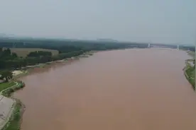 航拍黄河洪峰过境济南 比上次小浪底调水调沙流量小、过程短视频封面