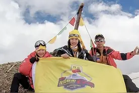 李慧珍周韦彤成功登顶岗什卡雪峰，印小天夏之光高烧下撤图片