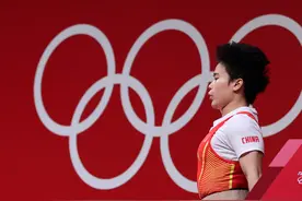 举重——女子49公斤级：侯志慧夺冠图片