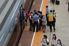 武汉逐步恢复开往北京、郑州方向高铁列车图片