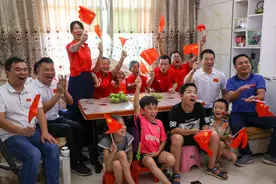 湖南女孩侯志慧拿下中国第2金：山村走出的举重冠军图片