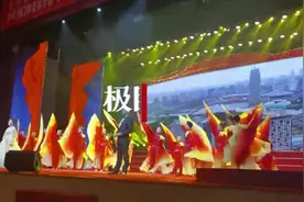 《伟大的旗帜》音乐诗歌朗诵会在武汉激情上演图片