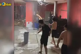 暴雨中的郑州电影院，共同上演了一部“城市之光”图片