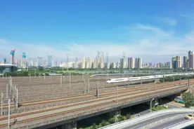 武汉逐步恢复开往北京、郑州方向高铁列车图片