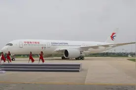 测评 | 这款新飞机第10架为何被当成“第1架”？接回上海的路上，又是什么在“敲打”你的窗？图片