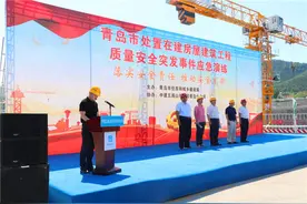 青岛在建工地21支“铁军”吹响质量安全突发应急演练“集结号”图片