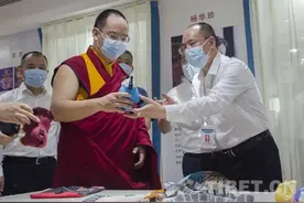 班禅在成都调研并开展佛事活动图片