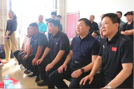 张博文父母：“无论成绩怎样，回来我都会给他一个拥抱！”图片