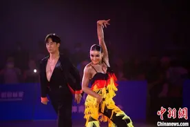 第18届全国青少年体育舞蹈锦标赛成都开赛图片