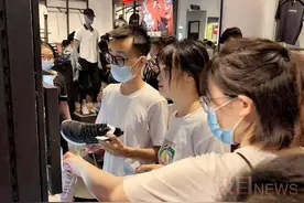 这就是力量！武汉鸿星尔克线下门店一天销售额暴增130余倍图片