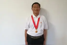 【光荣在党50年——走进身边的党员】退伍不褪色 七枚勋章耀我心图片