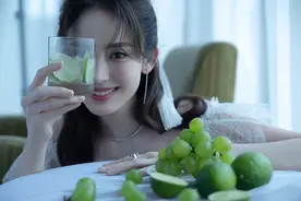 娜扎夏日青柠大片满满清凉感 蝴蝶结仙女造型尽显轻盈灵动图片