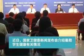 孩子“高低肩”很可能是脊柱侧弯！暑期就诊高峰期专家教你如何自我筛查图片