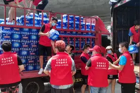 鸿星尔克一夜爆红：微博获近千万点赞，直播间货品一扫而空，老板半夜赶来劝大家理性消费……图片