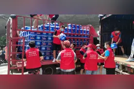 鸿星尔克一夜爆红：微博获近千万点赞，直播间货品一扫而空，老板半夜赶来劝大家理性消费……图片