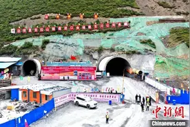 海拨4750余米西藏夏贡拉山隧道工程建设稳步推进图片