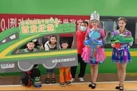 “绿巨人”出发！重庆到张家界首趟动车组列车开行 4.5小时飙拢视频封面
