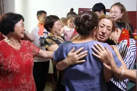 二十年磨一剑！孙一文夺冠时刻母亲泪目：金牌来之不易 孩子20年努力没有白费图片