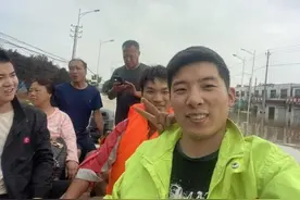 救出18个大人、4个孩子！一艘郑州公园游览船的新乡漂流记图片