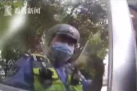 女司机高速上停车喂奶 交警的执法很暖图片