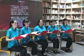 首部百年视野下的工人诗歌选本《先锋：百年工人诗歌》朗读分享会举行图片