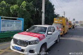 湖北武汉第二批排水救援队今晨紧急奔赴河南安阳救灾图片
