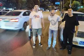 虚构抵债谎言，一男子请人开锁偷路边车被拘图片