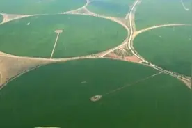 陕西榆林沙地变良田 第三产业发展给百姓带来更多就业机会图片