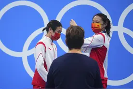 跳水——女子双人三米跳板决赛：施廷懋/王涵夺冠图片