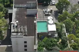 太吓人！9层楼顶建露天泳池，储水量达40吨图片