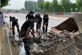 寻找身边的英雄丨武警官兵：“哪里没扫干净，就觉得不舒服”图片