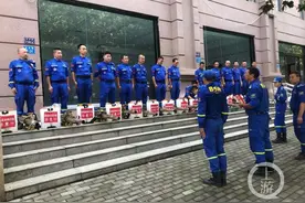 重庆蓝天救援队第二、第三梯队抵达河南 将赴郑州新乡等地抗洪图片