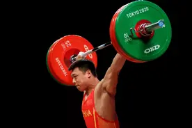 重庆第二金！西南大学学生谌利军夺得东京奥运会举重男子67公斤级冠军图片