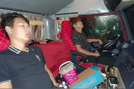凡人英雄｜山东小伙筹45000斤蔬菜和500斤煎饼驰援河南图片