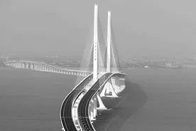 上海崇明 | 台风带来狂风骤雨，长江大桥所有车辆禁止通行