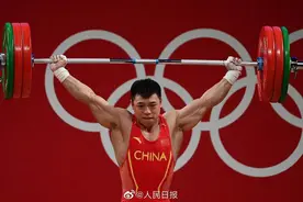 “利”拔千钧！逆转夺冠！谌利军夺得举重男子67公斤级金牌图片