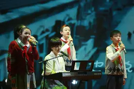 每年写一首毕业歌，让学生自己编曲，她用音乐培养孩子的创新能力图片