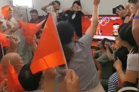 全球连线｜谌利军逆转为中国摘得第六金 家乡沸腾谌母落泪视频封面