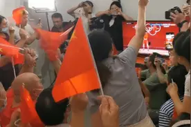 全球连线｜谌利军逆转为中国摘得第六金 家乡沸腾谌母落泪视频封面