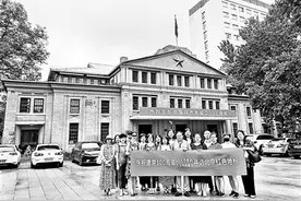原来是你，地下党员首相逢，扬眉吐气 切勿成李，台上领导再叮嘱，继往开来图片