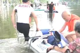 水里泡13个小时濮阳“独腿”小伙新乡抗洪现场单腿救援60多人图片