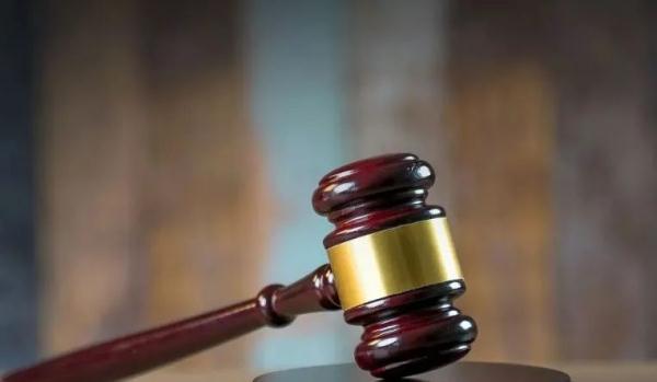 偷看室友洗澡被逮个正着，男子从18楼坠落身亡！家属讨说法